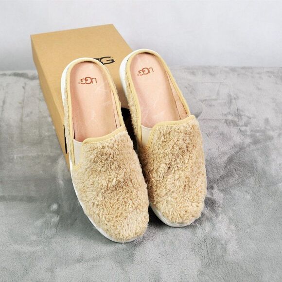 UGG LUCI Slip-On  - Picture 8 of 8